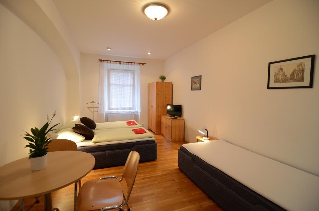 Apartments Karlin Прага Стая снимка